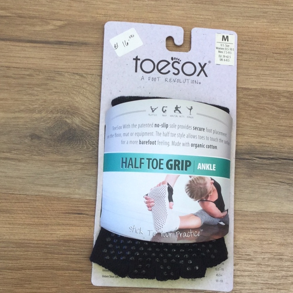 {Toesox} Half Toe Grip Ankle Socks